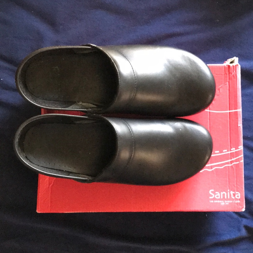 Never worn Ladies 41 Sanita Pro. Cabrio clogs